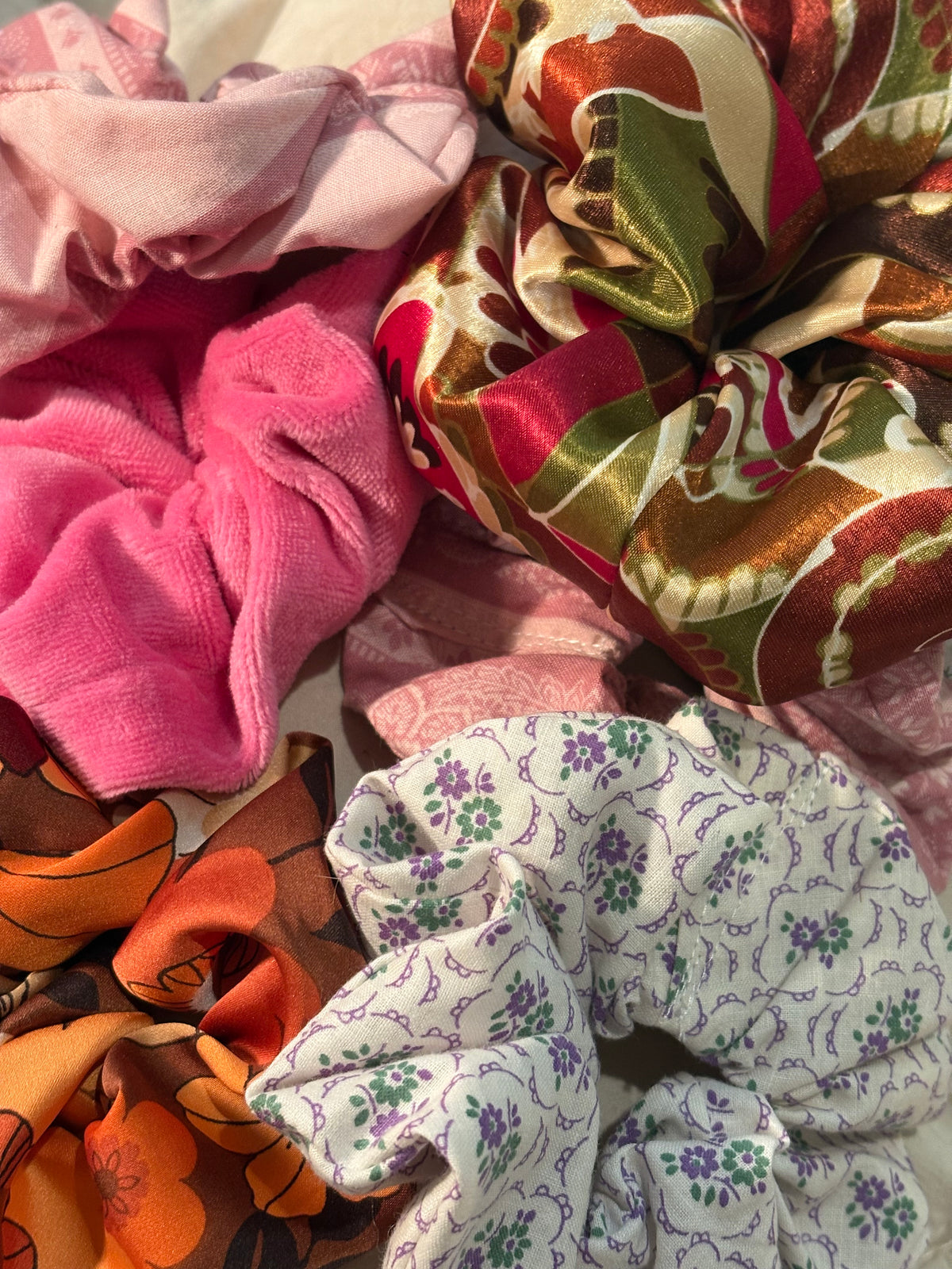 Mystery scrunchie